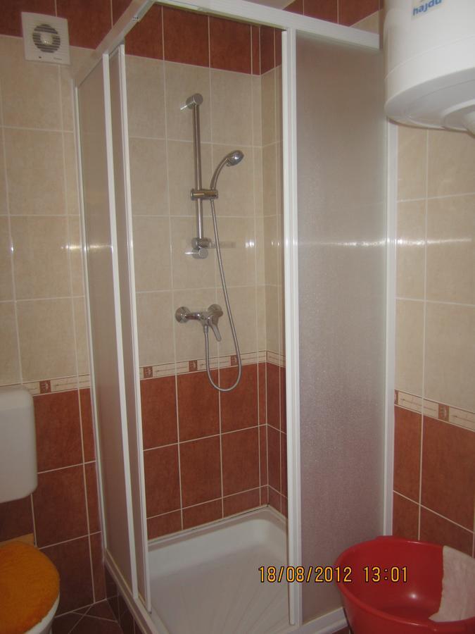 Gyoengyvirag Ueduelo - Mario Apartman Harkany Bagian luar foto