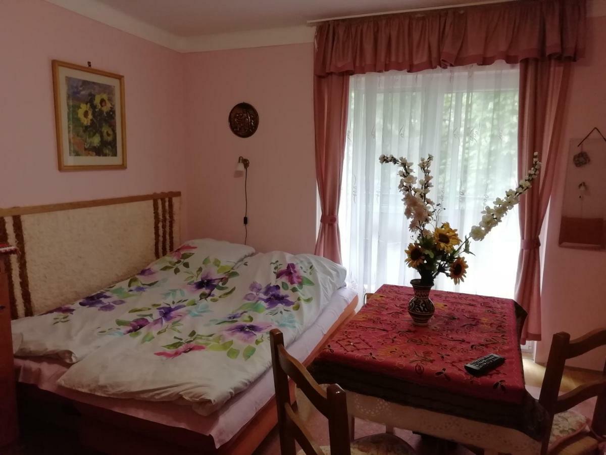 Gyoengyvirag Ueduelo - Mario Apartman Harkany Bagian luar foto